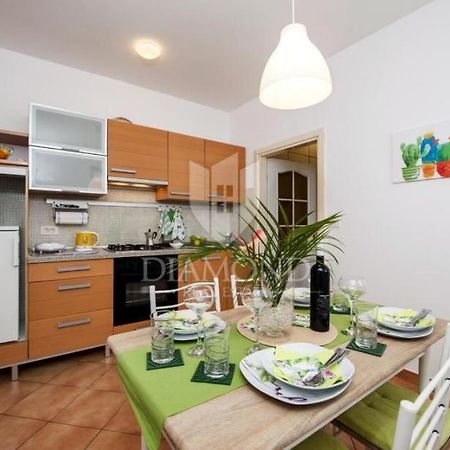 Santa Eufemia Rovinj 10Min Walk To City & Free Garage Parking Apartment Exterior foto